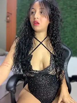 PaulaSweetFire  online show from February 21, 2026, 10:11 pm