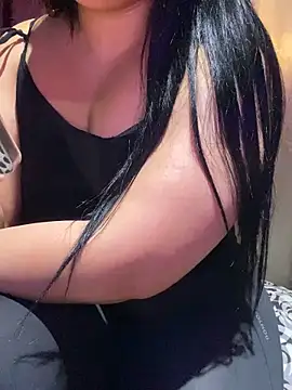 Lina Velvet  online show from April 5, 2026, 6:05 pm