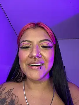 Snapshot of queen_of_you_heart chatting on August 4, 2026, 5:48 pm queen of you heart online show from August 4, 2026, 5:48 pm