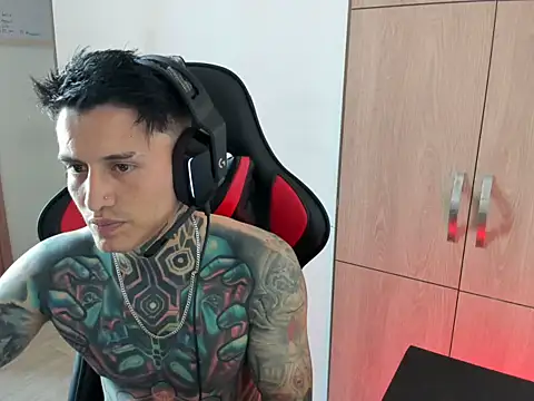 Snapshot of Chrissblack chatting on February 14, 2026, 10:17 pm Chrissblack online show from February 14, 2026, 10:17 pm