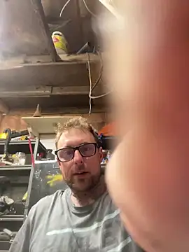 WIDBIGWHITECOCK online show from April 11, 2026, 4:17 am