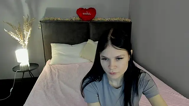 Snapshot of SkinyJoys chatting on February 14, 2026, 1:57 am SkinyJoys online show from February 14, 2026, 1:57 am