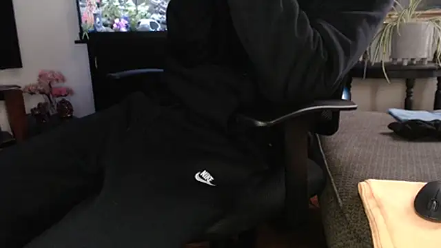 Snapshot of EspanolVato chatting on March 4, 2026, 9:43 pm EspanolVato online show from March 4, 2026, 9:43 pm