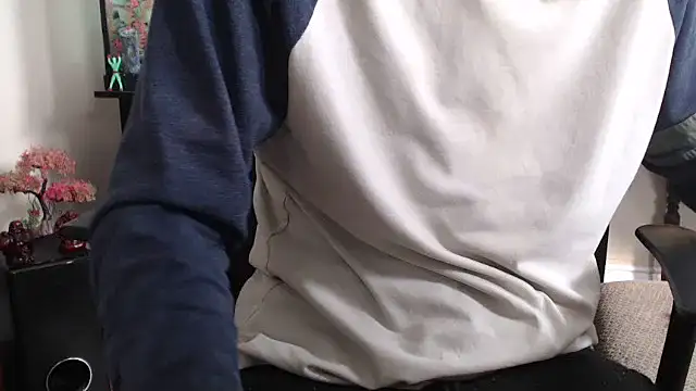 Snapshot of EspanolVato chatting on March 13, 2026, 8:15 pm EspanolVato online show from March 13, 2026, 8:15 pm