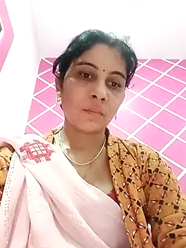 Snapshot of Hot_ree85 chatting on February 3, 2026, 5:49 am Hot ree85 online show from February 3, 2026, 5:49 am