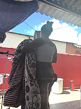 Larissinha015 online show from January 7, 2026, 5:37 pm