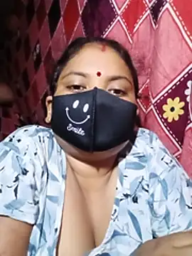 Snapshot of sexypojaa233 chatting on August 4, 2026, 5:48 pm sexypojaa233 online show from August 4, 2026, 5:48 pm