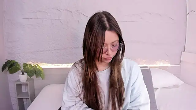 lanna 18  online show from March 25, 2026, 11:49 am