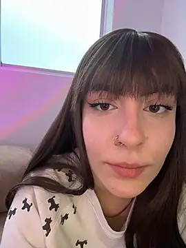 alesziarose  online show from January 5, 2026, 10:46 pm