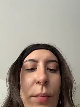 alesziarose  online show from January 18, 2026, 10:13 pm