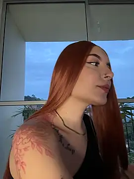 alesziarose  online show from February 15, 2026, 11:23 pm