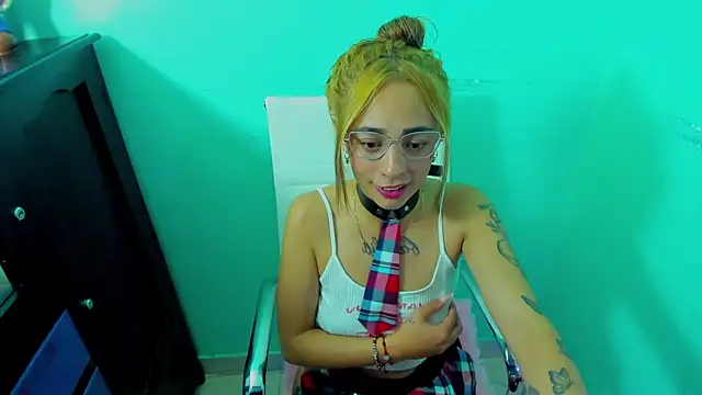 Snapshot of Dulcee_Mariiaa chatting on January 11, 2026, 12:04 am Dulcee Mariiaa online show from January 11, 2026, 12:04 am