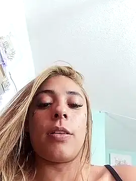 Snapshot of Dulcee_Mariiaa chatting on February 11, 2026, 4:06 am Dulcee Mariiaa online show from February 11, 2026, 4:06 am