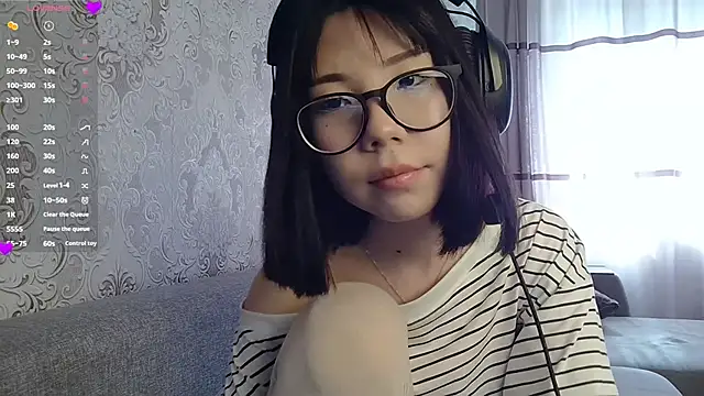 AprilOnilll online show from April 4, 2026, 5:06 am