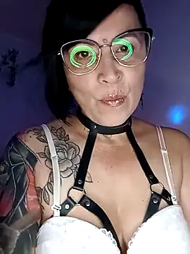 Casandramillf online show from April 23, 2026, 5:59 pm