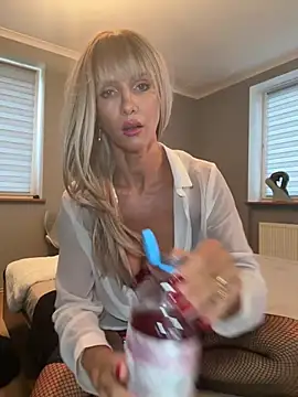 NaughtyNinky online show from August 7, 2026, 5:31 am