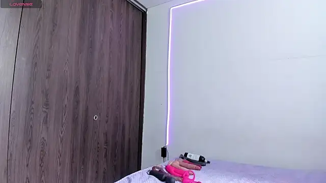 Snapshot of maazikeenx chatting on April 10, 2026, 2:11 pm maazikeenx online show from April 10, 2026, 2:11 pm