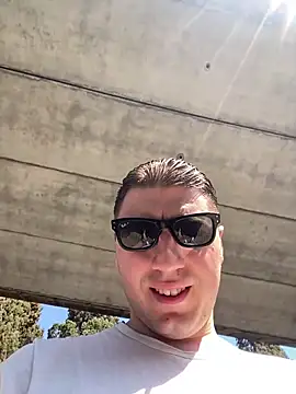 allee2206 online show from March 23, 2026, 10:41 am