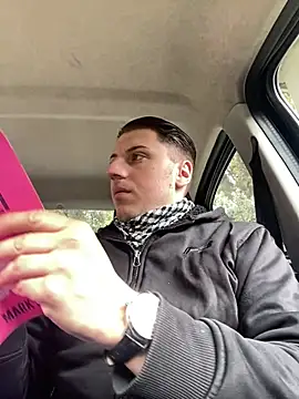 allee2206 online show from March 26, 2026, 9:04 am