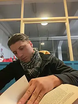 allee2206 online show from March 31, 2026, 9:59 pm