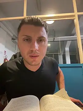 allee2206 online show from April 23, 2026, 8:33 pm