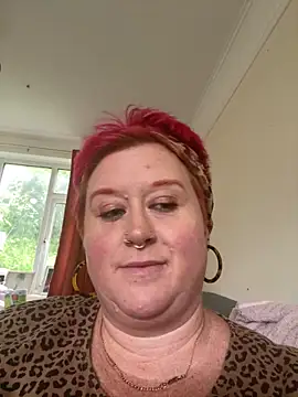 BustyRedxx online show from June 7, 2026, 4:22 pm