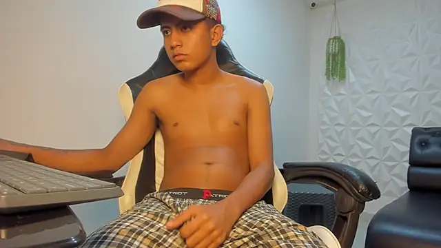 Alluringangel23 online show from January 13, 2026, 1:33 am