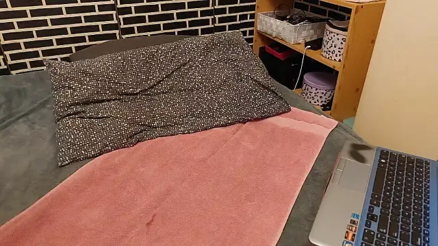 Spatgirl online show from March 1, 2026, 4:09 pm