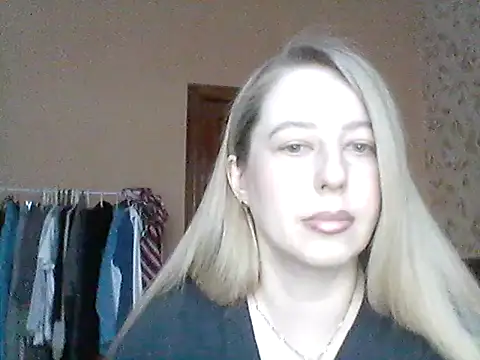 Snapshot of Miralisse chatting on February 21, 2026, 2:51 pm Miralisse online show from February 21, 2026, 2:51 pm