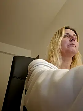 Amelia9798 online show from February 28, 2026, 8:32 pm