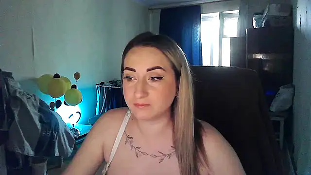 FoxyAnn12 online show from June 22, 2026, 1:41 pm