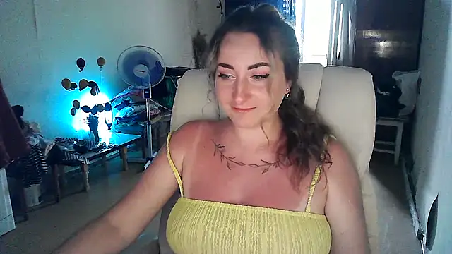 FoxyAnn12 online show from July 3, 2026, 1:06 pm