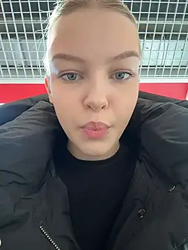 Snapshot of AshleyMur chatting on March 7, 2026, 5:59 am AshleyMur online show from March 7, 2026, 5:59 am