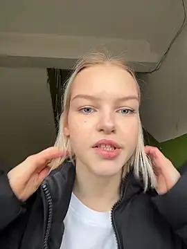 Snapshot of AshleyMur chatting on March 19, 2026, 5:55 am AshleyMur online show from March 19, 2026, 5:55 am