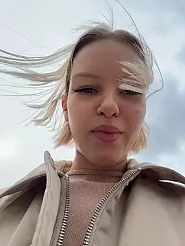 Snapshot of AshleyMur chatting on April 12, 2026, 6:18 am AshleyMur online show from April 12, 2026, 6:18 am