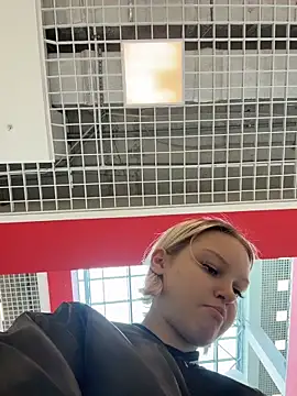 Snapshot of AshleyMur chatting on April 15, 2026, 4:52 am AshleyMur online show from April 15, 2026, 4:52 am