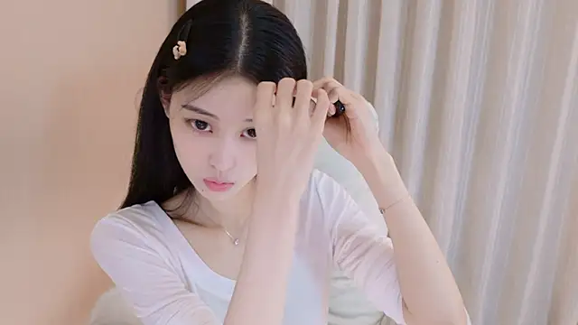 Snapshot of iiiiiiiiiu chatting on April 11, 2026, 12:09 pm iiiiiiiiiu online show from April 11, 2026, 12:09 pm