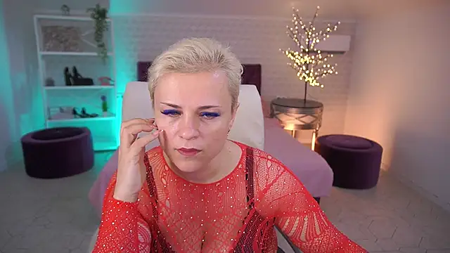 Snapshot of CrystalVibe chatting on June 10, 2026, 6:01 am CrystalVibe online show from June 10, 2026, 6:01 am