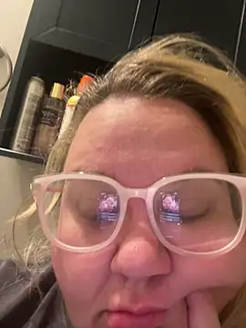 Snapshot of chunkybitch chatting on January 5, 2025, 3:32 am chunkybitch online show from January 5, 2025, 3:32 am