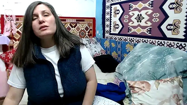 Adelinemilf online show from February 2, 2026, 8:24 am