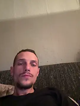 Evelin199 online show from April 14, 2026, 9:21 pm