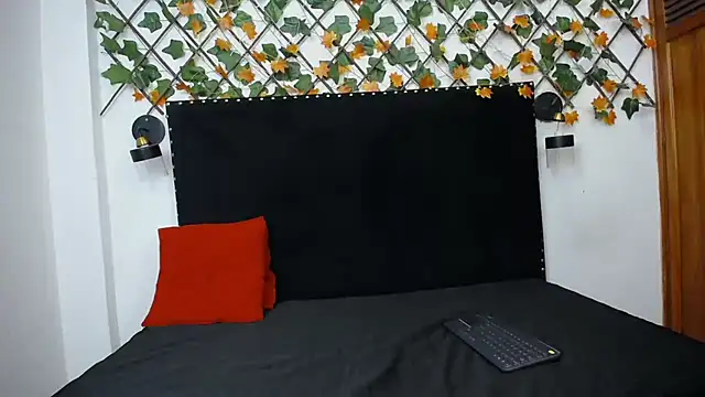 vsamanthaper1 online show from April 10, 2026, 8:02 pm