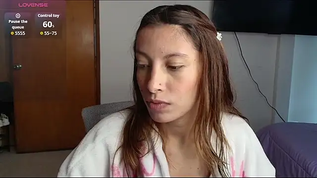 Snapshot of Sweet_moon_v_ chatting on April 29, 2026, 3:38 pm Sweet moon v online show from April 29, 2026, 3:38 pm