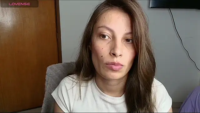 Snapshot of Sweet_moon_v_ chatting on May 11, 2026, 11:46 pm Sweet moon v online show from May 11, 2026, 11:46 pm
