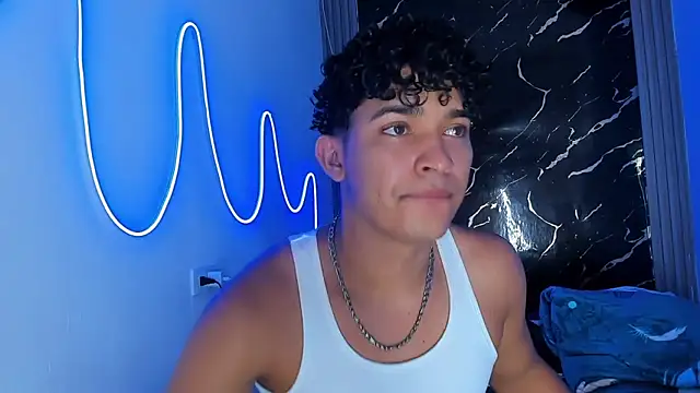 jamescurly00 online show from January 11, 2026, 2:05 am