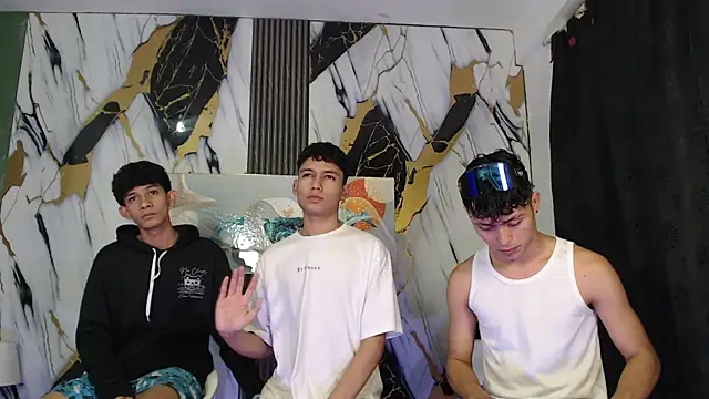 Snapshot of AVENGER_BOYS2026 chatting on May 5, 2026, 7:22 pm AVENGER BOYS2026 online show from May 5, 2026, 7:22 pm