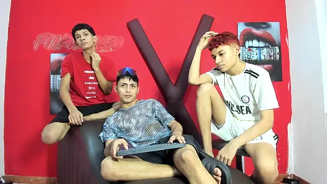 Snapshot of AVENGER_BOYS2026 chatting on May 14, 2026, 7:20 pm AVENGER BOYS2026 online show from May 14, 2026, 7:20 pm