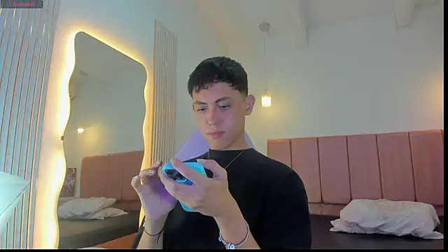 Iamcami  online show from February 4, 2026, 7:09 pm