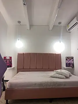 Iamcami  online show from February 17, 2026, 6:58 pm