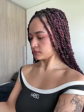 Snapshot of crystal_dlun chatting on February 26, 2026, 4:17 pm crystal dlun online show from February 26, 2026, 4:17 pm